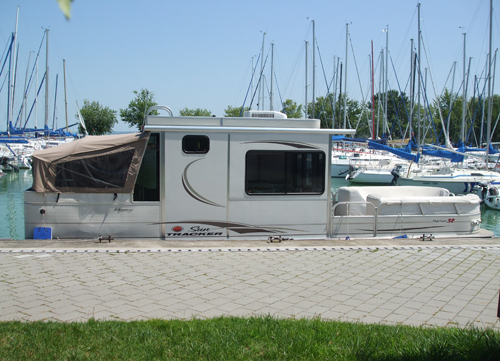 SUNTRACKER PARTY CRUISER 32 I/0 REGENCY EDITION