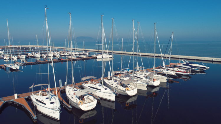 Balatonfenyvesi kishajókikötő – Fenyves Yacht Club