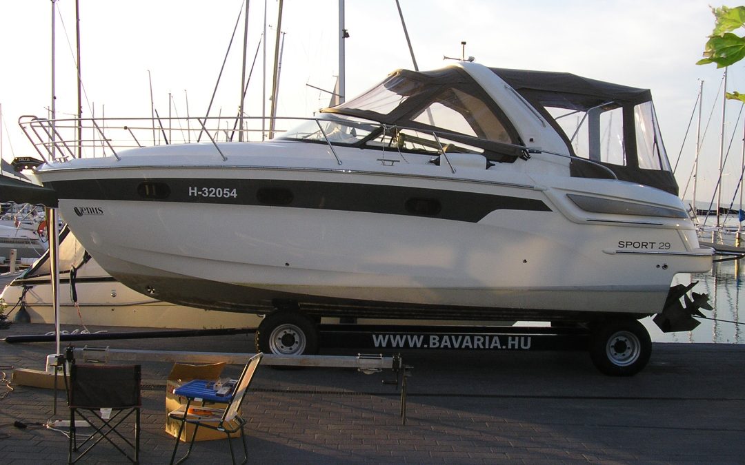 Bavaria Sport 29 motoros kishajó Venus